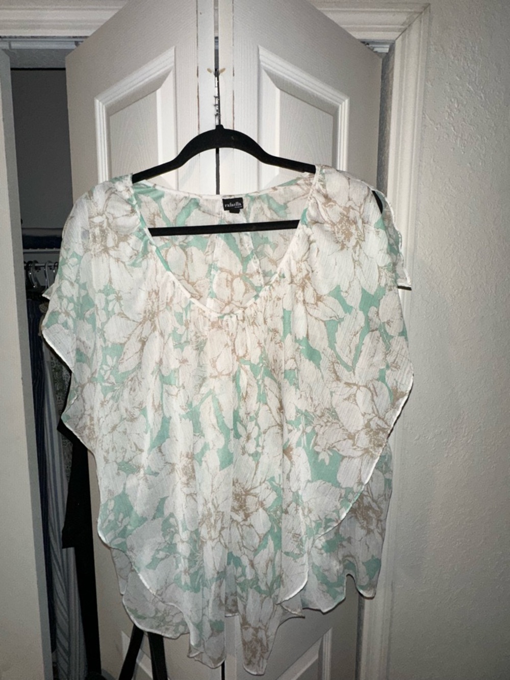 Rafaella Mint and Cream Floral V-Neck Blouse